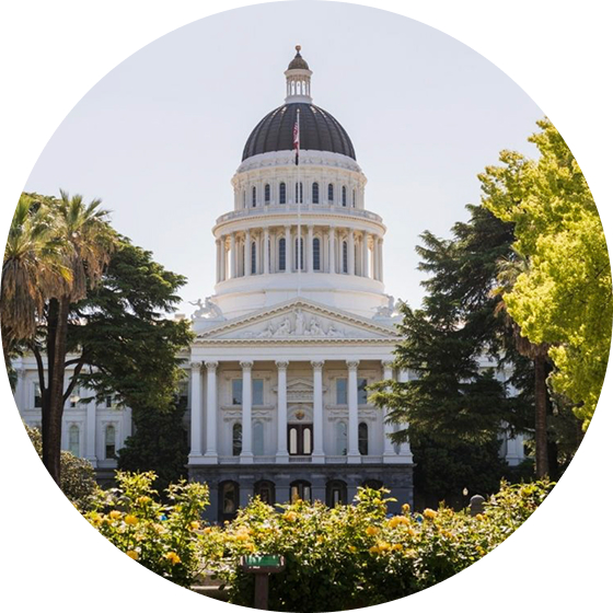 Exterior del edificio del capitolio del estado de California, en Sacramento.